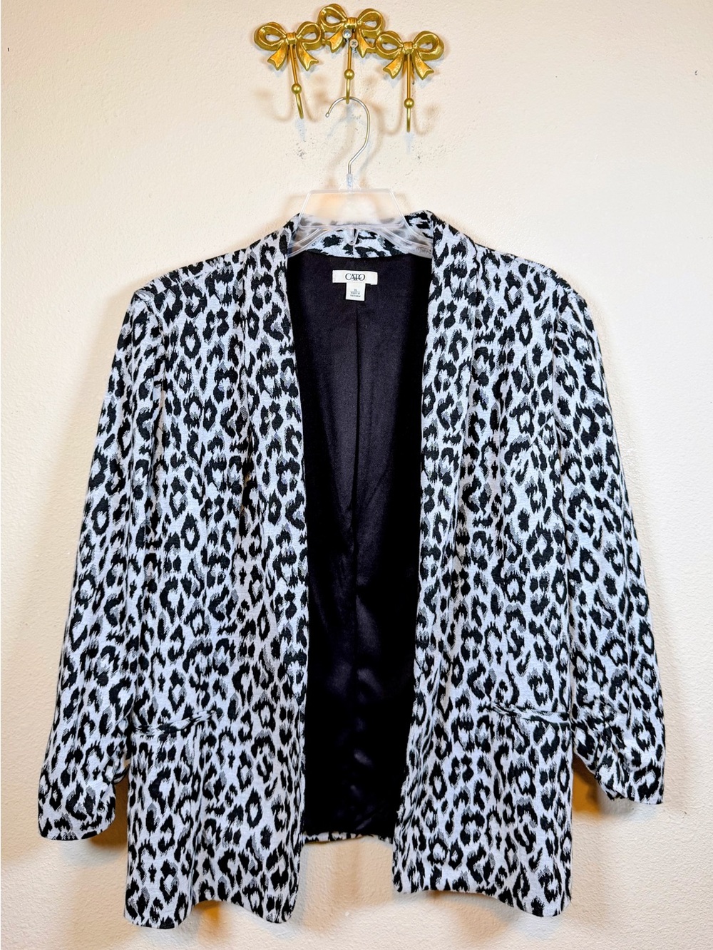 Cato Black & White Leopard-Print Open Blazer. Fully lined. Size XL